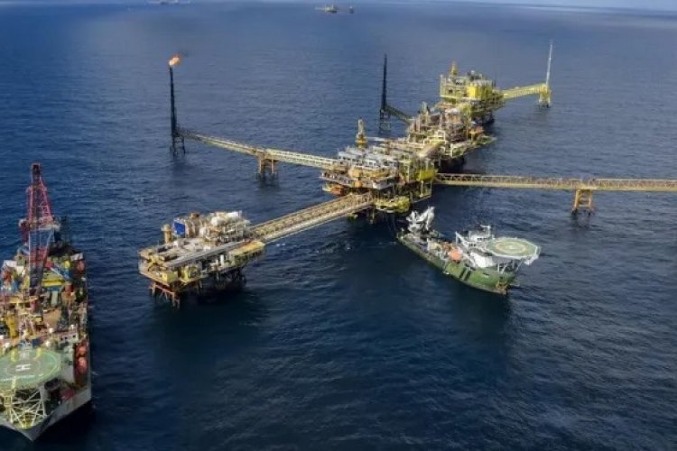 Evacuan a trabajadores de plataforma de Pemex; acusan falta de mantenimiento