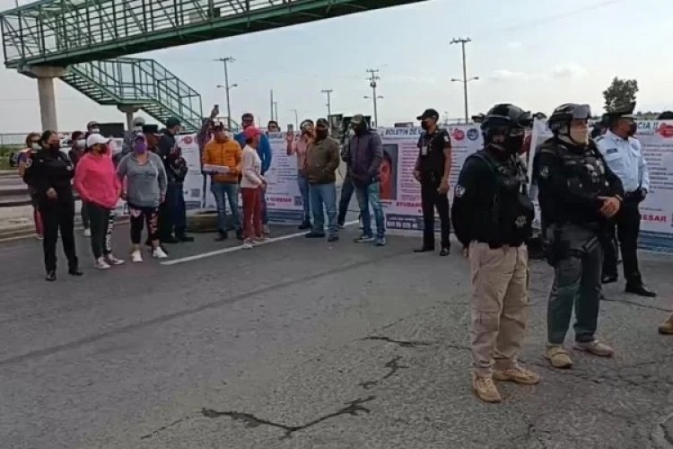 Bloquean el Circuito Exterior Mexiquense por desaparición de Rocío Castillo en Chimalhuacán