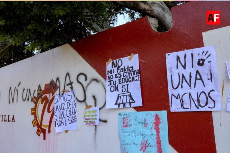 Estudiantes del CBTIS 19 de Colima marchan y protestan por acoso sexual de maestros