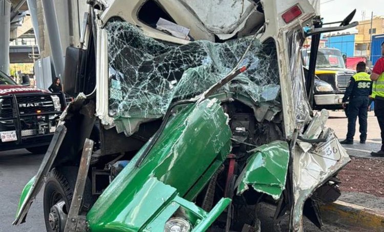 Autobús se impacta contra pilar de la Línea 12 del Metro
