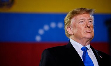 Trump anuncia que aplicará aranceles a países que compren petróleo a Venezuela