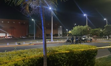 Dejan cabeza humana con narcomensaje frente a plaza comercial en Culiacán