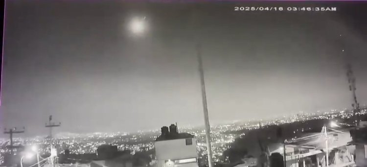 Captan caída de posible meteorito; el evento se observó en varios estados de la república