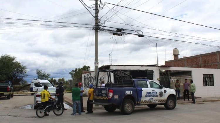 Encuentran cadáver envuelto en cobija en León, Guanajuato; tenía huellas de violencia