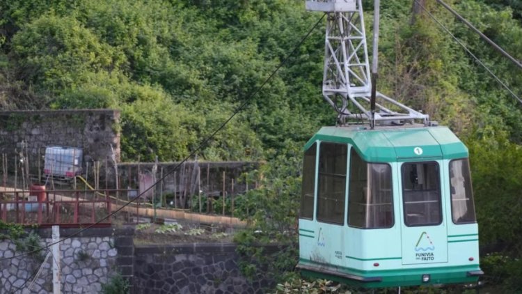 Mueren cuatro personas en caída de teleférico en Italia