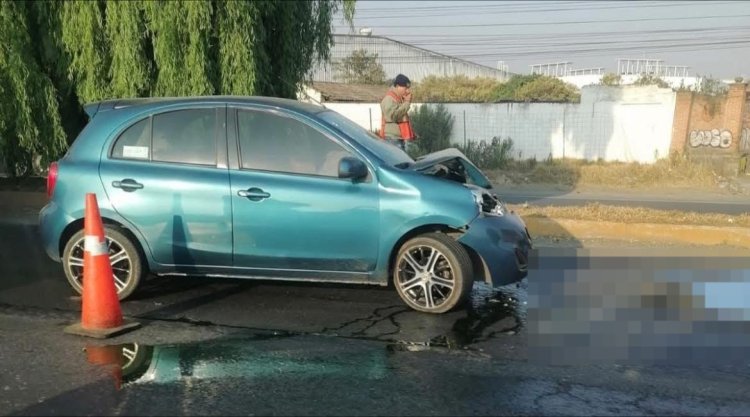 Trabajador es prensado por automóvil mientras reencarpetaba en la carretera Toluca-Tenango del Valle