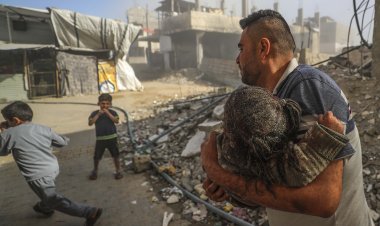 Continúan ataques israelíes en Gaza; barrios y refugiados, los objetivos