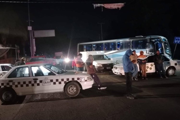 Bloqueo de transportistas afecta a floricultores de Tenancingo en días previos al Día de las Madres