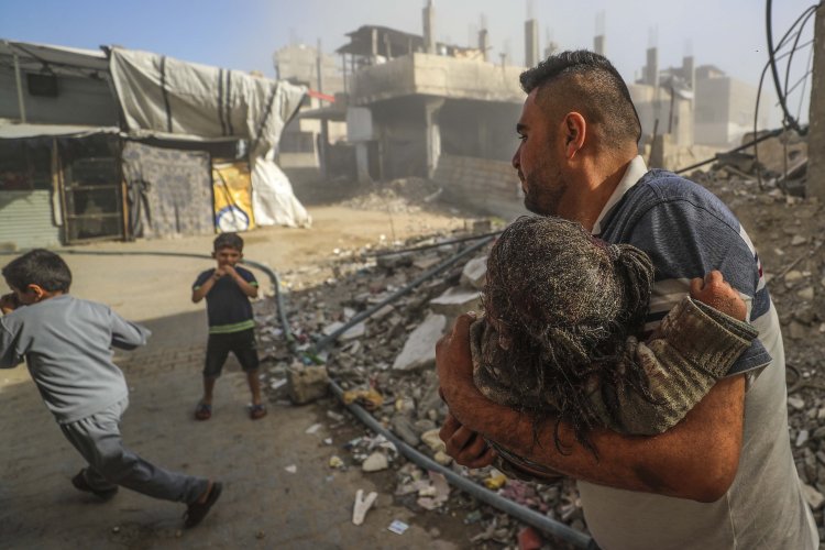 Continúan ataques israelíes en Gaza; barrios y refugiados, los objetivos