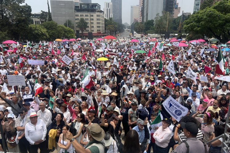 Bajo el lema de “Domingo Negro” realizan megamarcha contra elección judicial en la CDMX