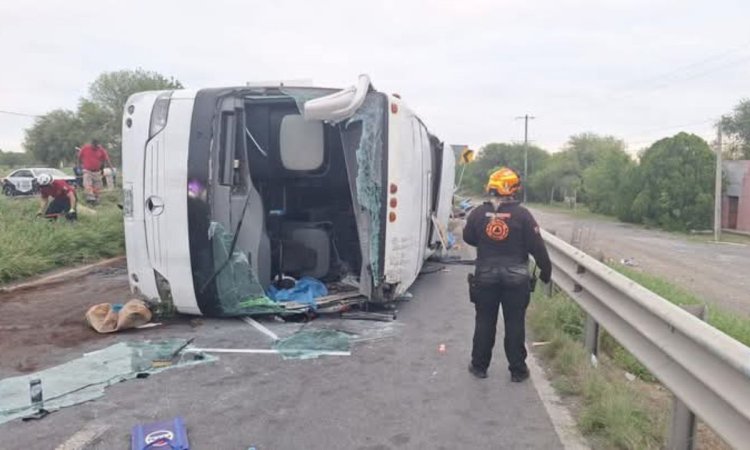 Volcadura de camión en NL deja más de 10 muertos y casi 20 heridos; era una familia que vacacionaba