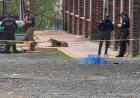 Hallan a joven sin vida y con heridas de bala afuera de iglesia en la carretera Toluca-Zitácuaro