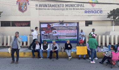Trabajadores sindicalizados marchan en Chilpancingo y realizan bloqueos