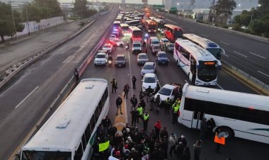 Transportistas bloquean la México-Puebla; piden mejorar condiciones de seguridad
