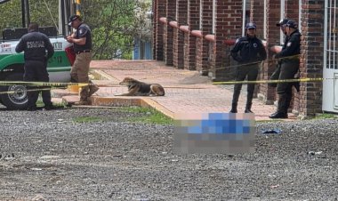 Hallan a joven sin vida y con heridas de bala afuera de iglesia en la carretera Toluca-Zitácuaro