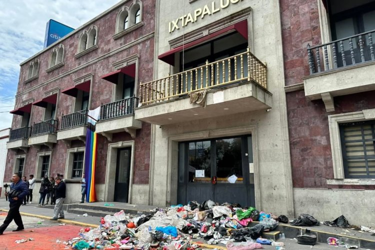 Recolectores de basura de Ixtapaluca realizan bloqueos; acusan de corrupción y malos tratos a responsable de Servicios Públicos