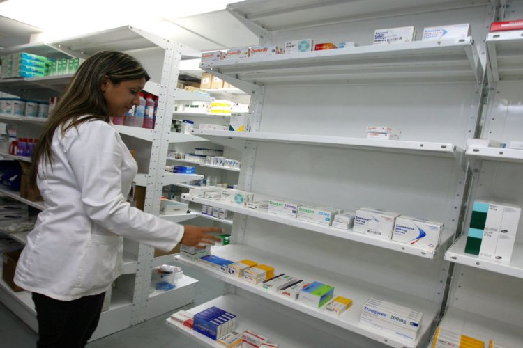 Solicitarán comparecencia de titulares de Salud e IMSS por desabasto de medicamentos