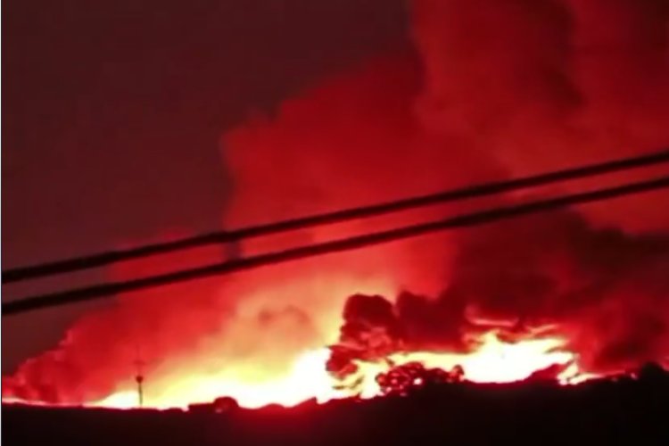 Desalojan a 40 familias por incendio en relleno sanitario de Nezahualcóyotl