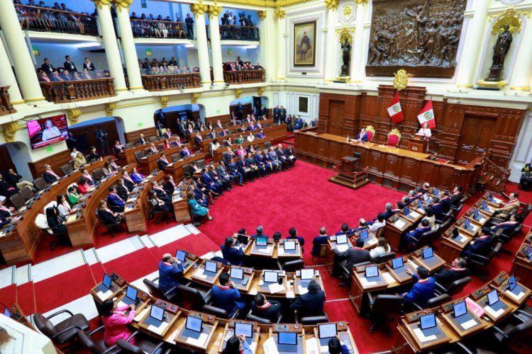 Congreso peruano aprueba ley que amnistía a militares por violaciones a DDHH
