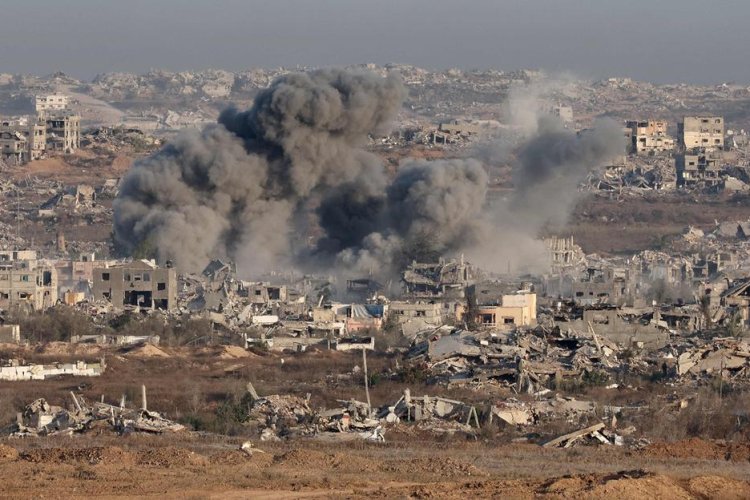 Ataque israelí contra única iglesia católica de Gaza mata a tres palestinos y hiere a nueve