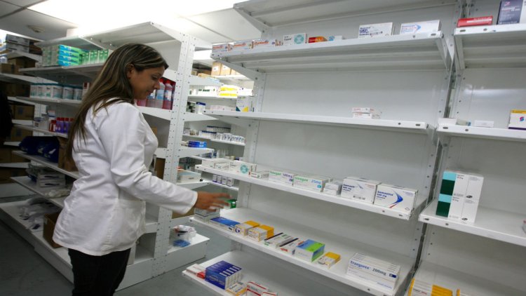 Solicitarán comparecencia de titulares de Salud e IMSS por desabasto de medicamentos