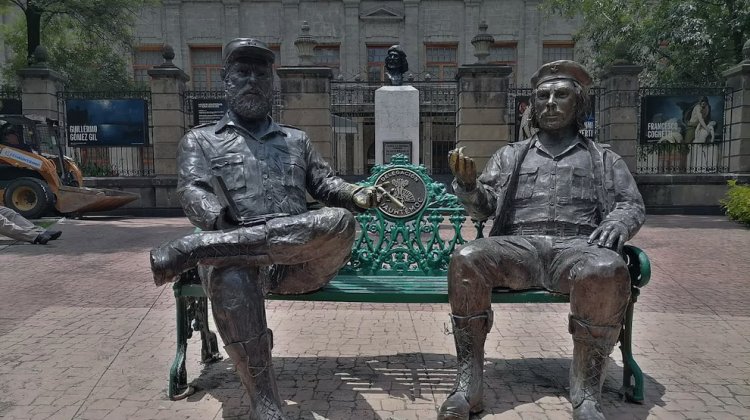 Retiran “Monumento Encuentro” en alcaldía Cuauhtémoc; Sheinbaum invita a reubicarlo