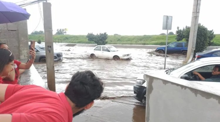 Lluvias desbordan río en Chalco y afectan nuevamente comunidades con inundaciones