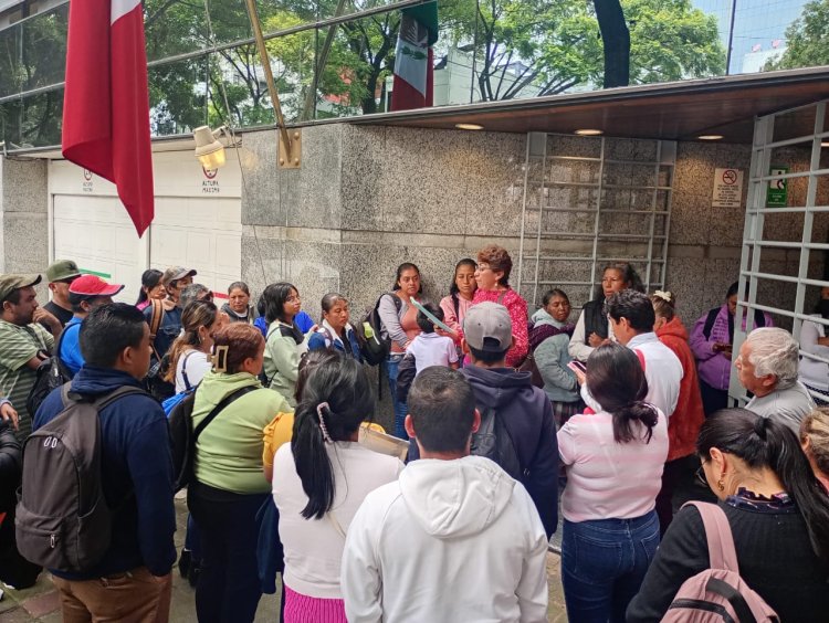 Familias queretanas viajan a CDMX para exigir al INSUS sus escrituras; denuncian incongruencias