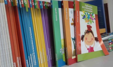 SCJN ordena a SEP retirar nombre de expresidente del INE de libros de texto