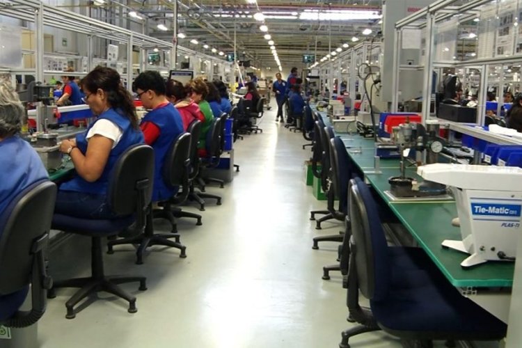 Poco más del 40 por ciento de las mujeres en edad para trabajar en México sobrevive en la informalidad