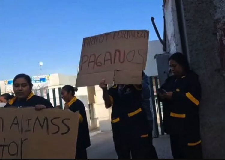 Trabajadores de Hospital IMSS-Bienestar se manifiestan sobre la México-Texcoco por falta de pagos