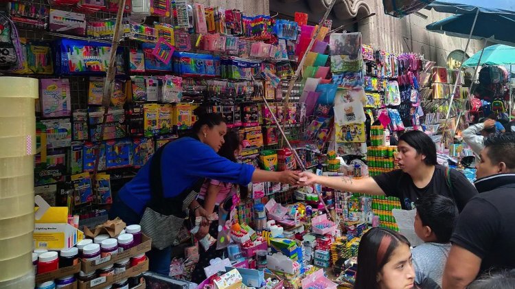 Incrementan precios en útiles escolares; padres gastarán cerca de 3 mil pesos en cada estudiante