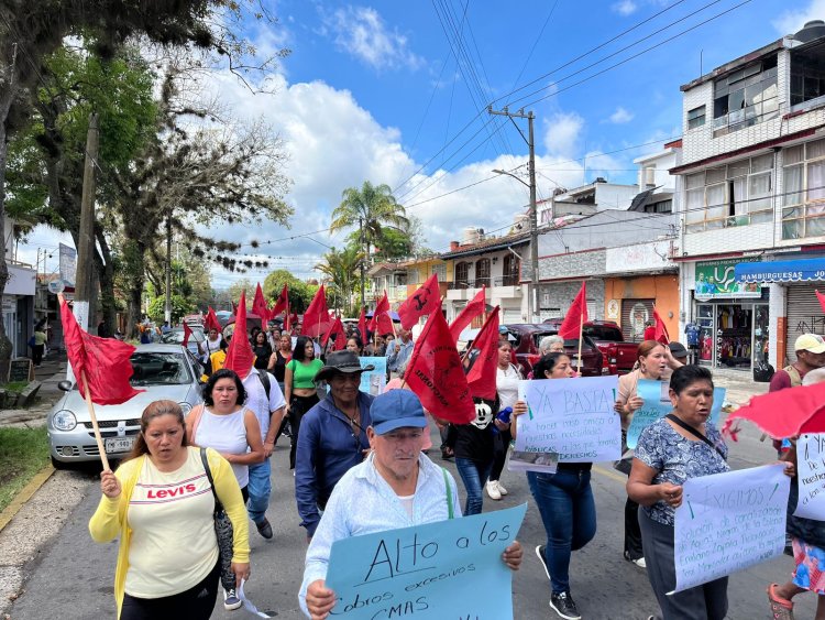 Vecinos de Xalapa exigen a CMAS solución a crisis de agua y drenaje que afecta a más de 10 mil habitantes