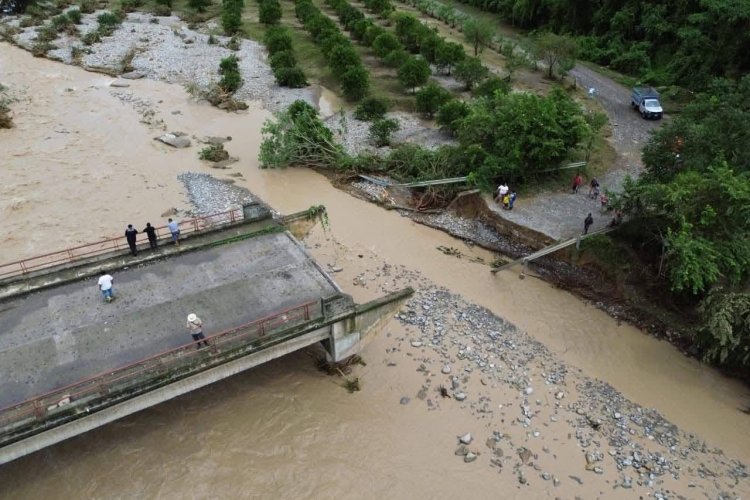 Desesperación y temor en la huasteca veracruzana; ayuda gubernamental no llega