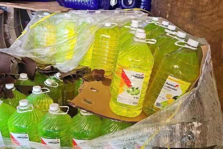 Aseguran metanfetamina líquida que llevaban en envases de detergente en Sonora