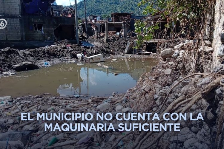 A dos semanas de la tragedia, Huehuetla continúa entre el lodo