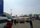 Transportistas bloquean la México-Puebla y provocan caos vial en límites de CDMX y Edomex
