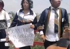 Alumnos de Prepa 7 de La Paz protestan por falta de agua y drenaje inadecuado