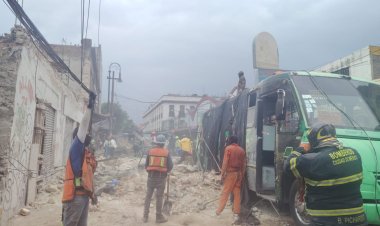 Colapsa de barda en obra del Centro de la CDMX deja cuatro personas lesionadas