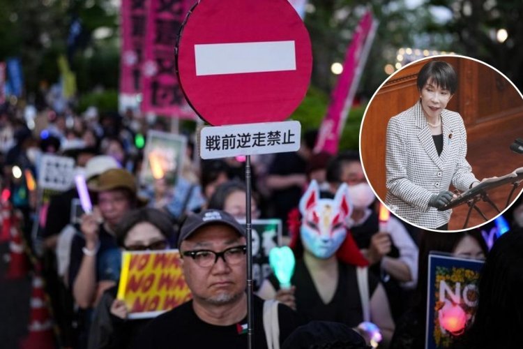 Ciudadanos japoneses se manifiestan en Tokio contra la reforma constitucional