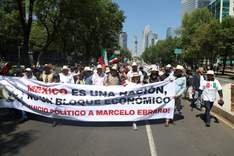 Transportistas y agricultores marchan en México para exigir seguridad en carreteras