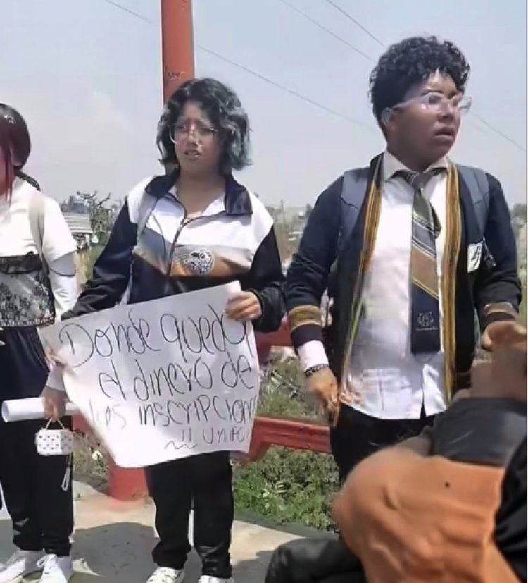 Alumnos de Prepa 7 de La Paz protestan por falta de agua y drenaje inadecuado