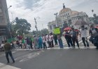 Comerciantes y trabajadores exigen solución ante cierres por manifestaciones de la CNTE en el Centro Histórico