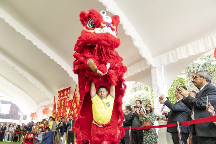Fiestas de China buscan promover identidad nacional y fuerza colectiva: académico