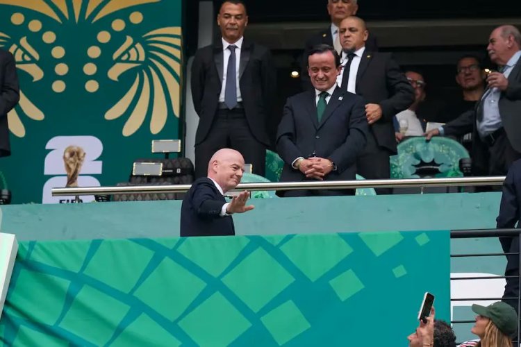 Destaca ausencia de mandatarios de países sede durante partido inaugural del Mundial