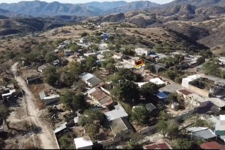 Regresan algunos de los desplazados de Teticic; reportan casas saqueadas y animales muertos
