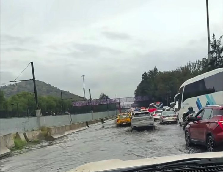 Lluvias colapsan accesos a la CDMX desde el oriente del Edomex