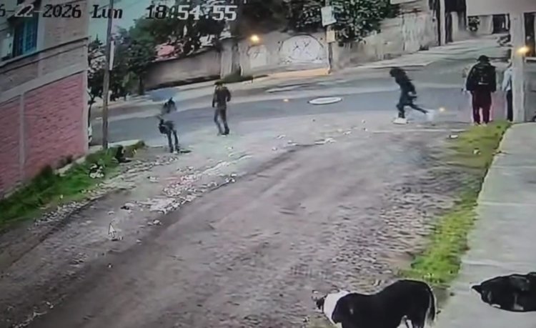 Estudiantes sufren asalto a mano armada en Toluca; video exhibe el modus operandi de los delincuentes