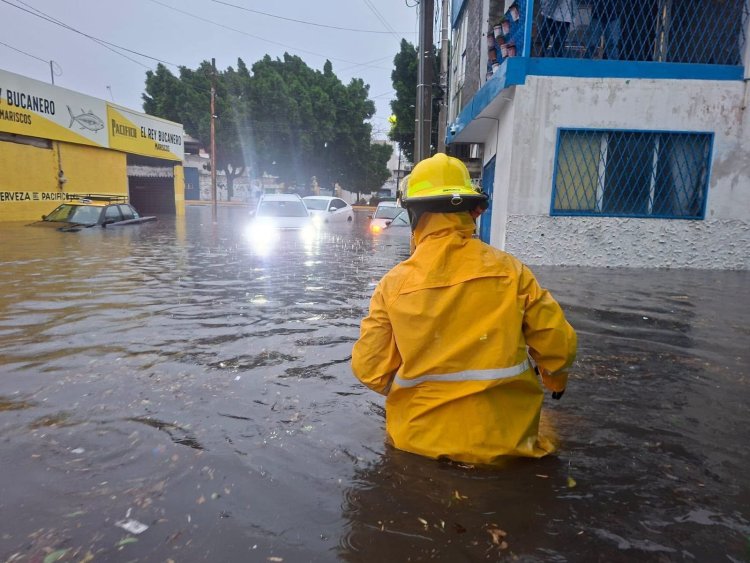 Tromba en Puebla deja un muerto y caos total por las inundaciones
