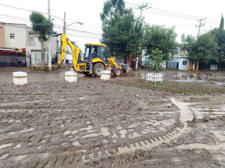 Fuertes lluvias ocasionan desbordamiento de río e inundaciones en Chalco e Ixtapaluca